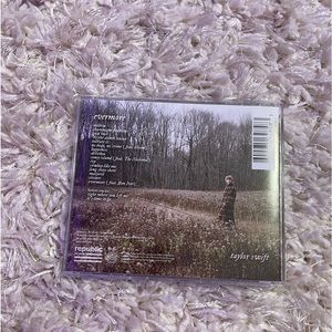 taylor swift evermore cd, cd case is cracked- cd is in perfect condition